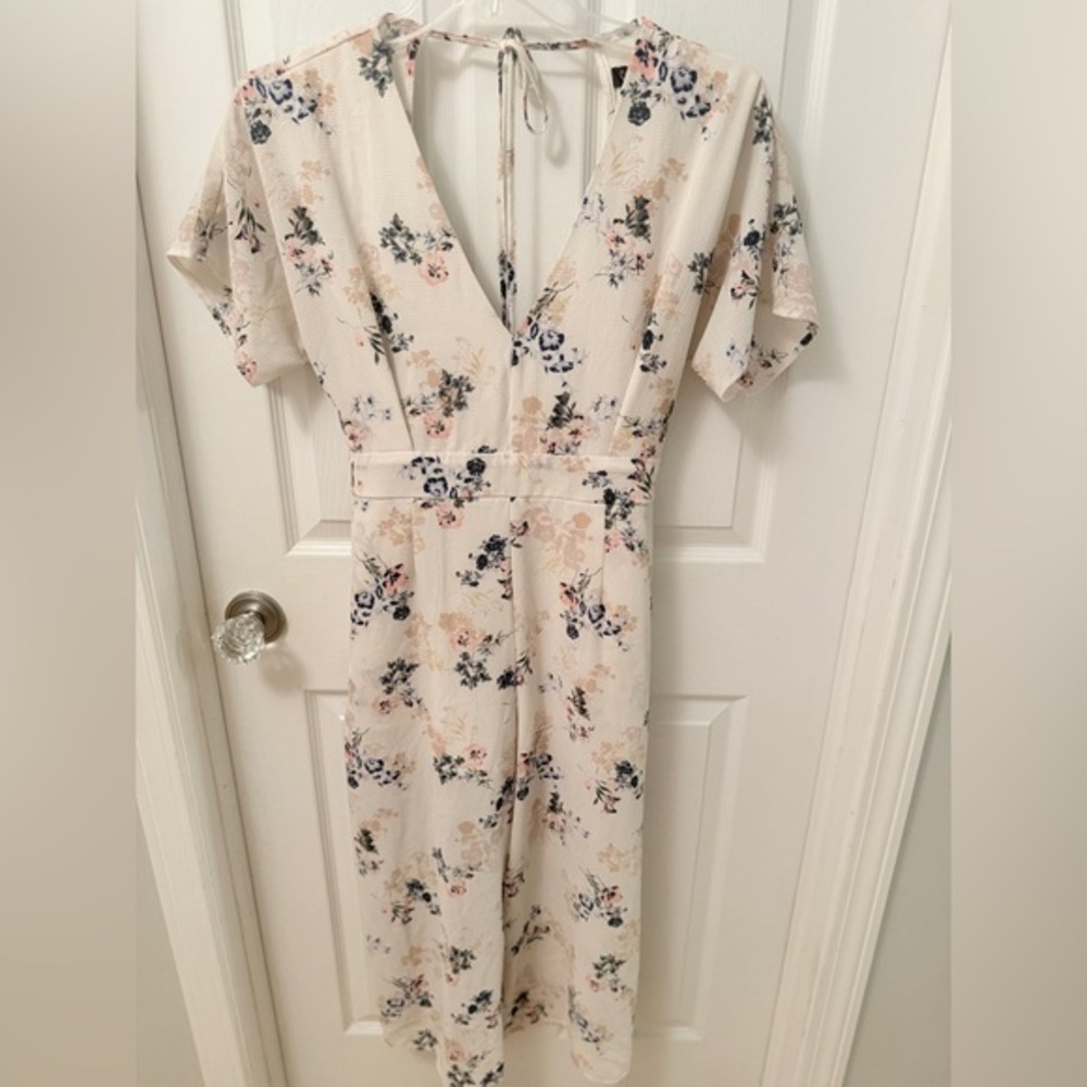 Crystal Sky Boho Floral White V-neck Jumpsuit Sz 9. EUC AS